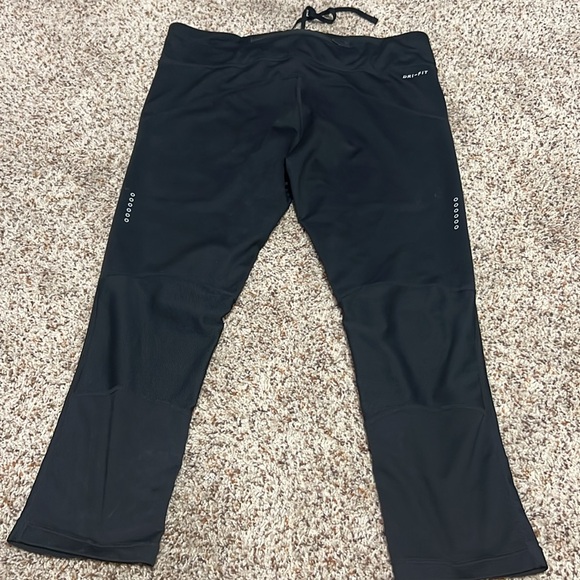 Nike large capris - Picture 3 of 3